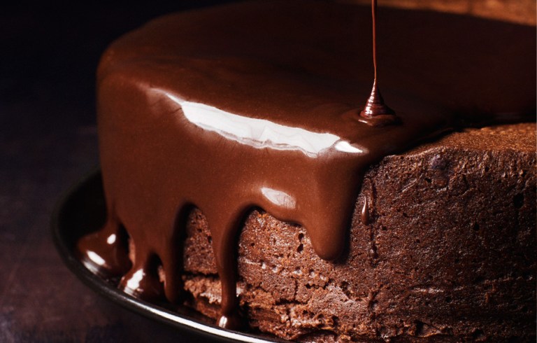 darkest-chocolate-cake-with-red-wine-glaze-940x600.jpg